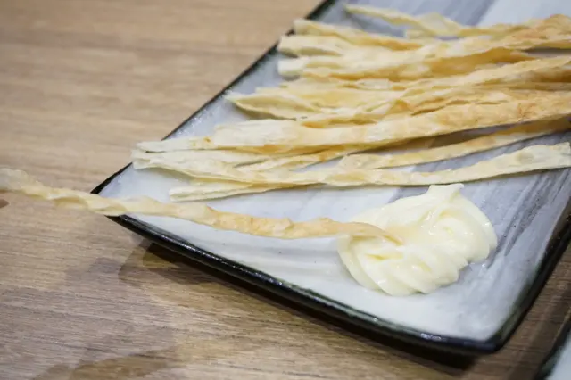 口感有如薯片香脆,蘸一點沙律醬會讓人吃不停口