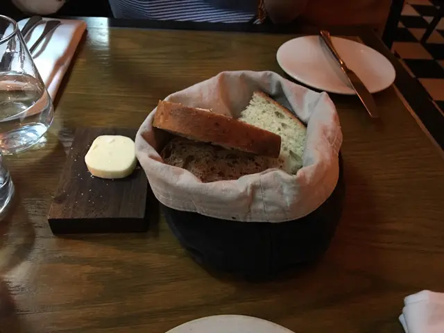 麵包反而有驚喜,口感鬆軟