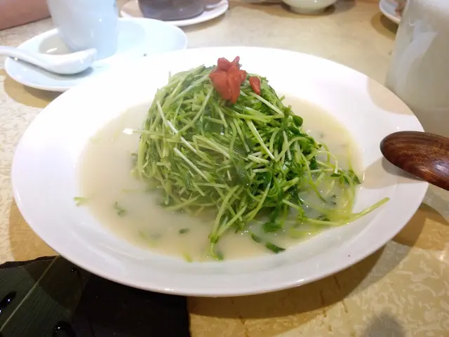 魚湯浸碧綠溫室菜苗