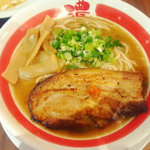 濃厚豬骨豚肉拉麵