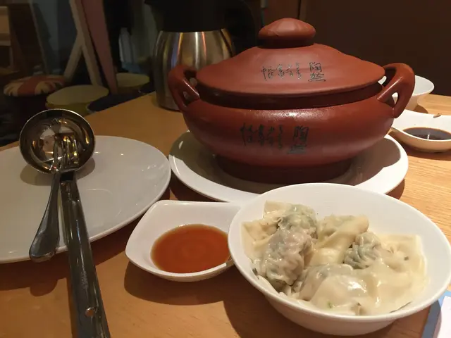 花膠螺頭干貝燉雲吞雞湯