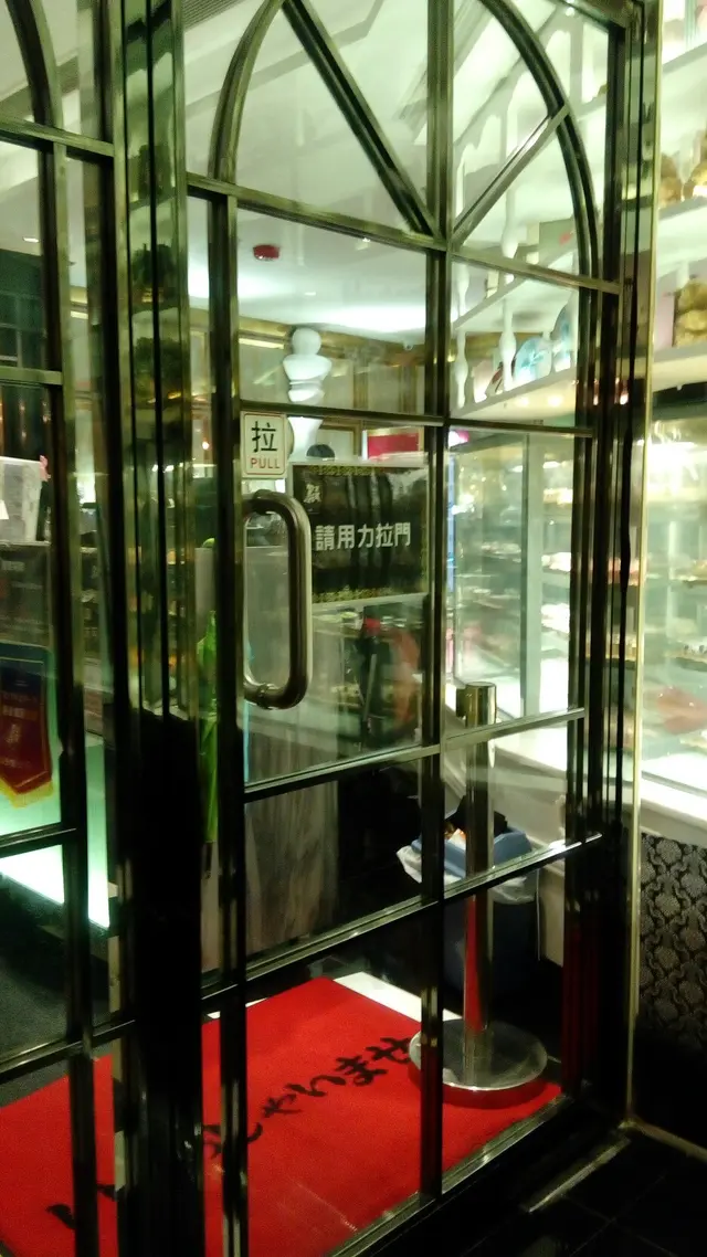 尼對門幾好玩架！
入去之前拉下對門
就知食一餐飯其實吾容易
食完再拉下就當做運動又得！