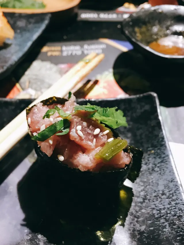 藍鰭拖羅蓉軍艦