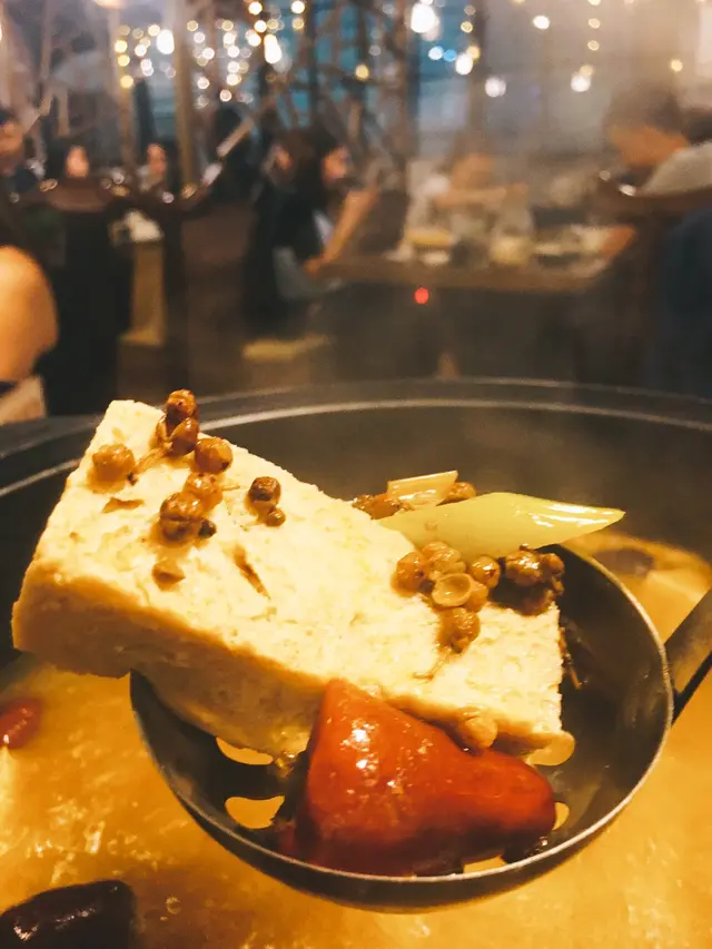 湯底裏有蜂巢豆腐