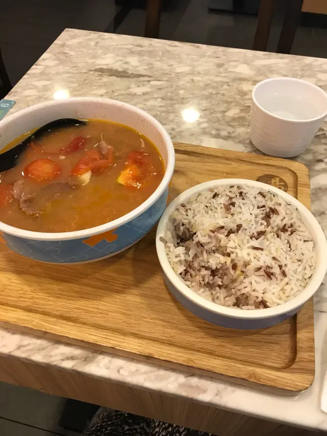 同相片兩回事，完全唔見有窩旦