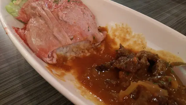 北海道牛乳紅菜頭蛋包飯配牛柳粒（日式咖喱汁）