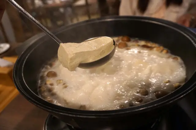 蜂巢豆腐白湯鍋