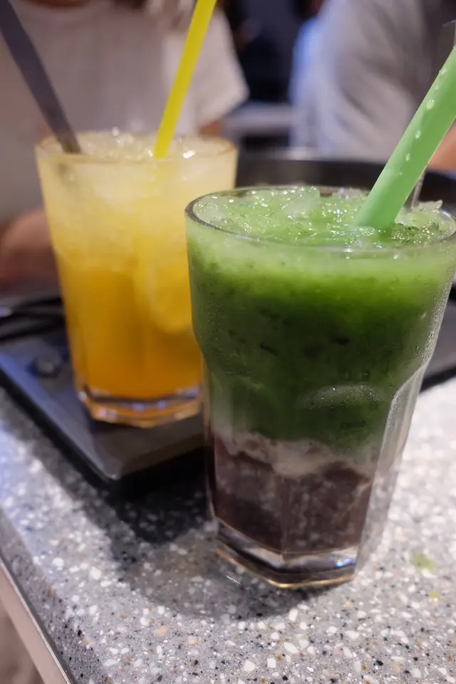 柚子檸水(左)  抹茶紅豆冰(右)