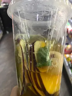 Lychee Oolong Tea 荔枝烏龍茶配薄荷葉及蘋果