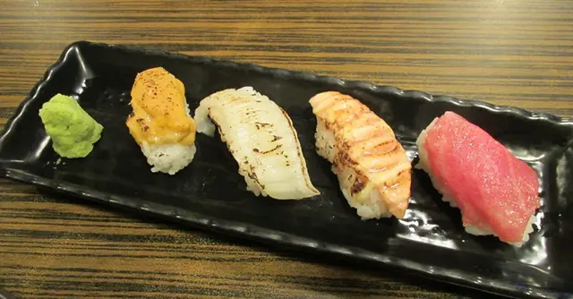 鍾情於火炙,所以四款當中火炙壽司佔了三款