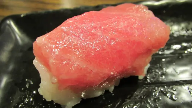 油脂如雪花般佈滿全片