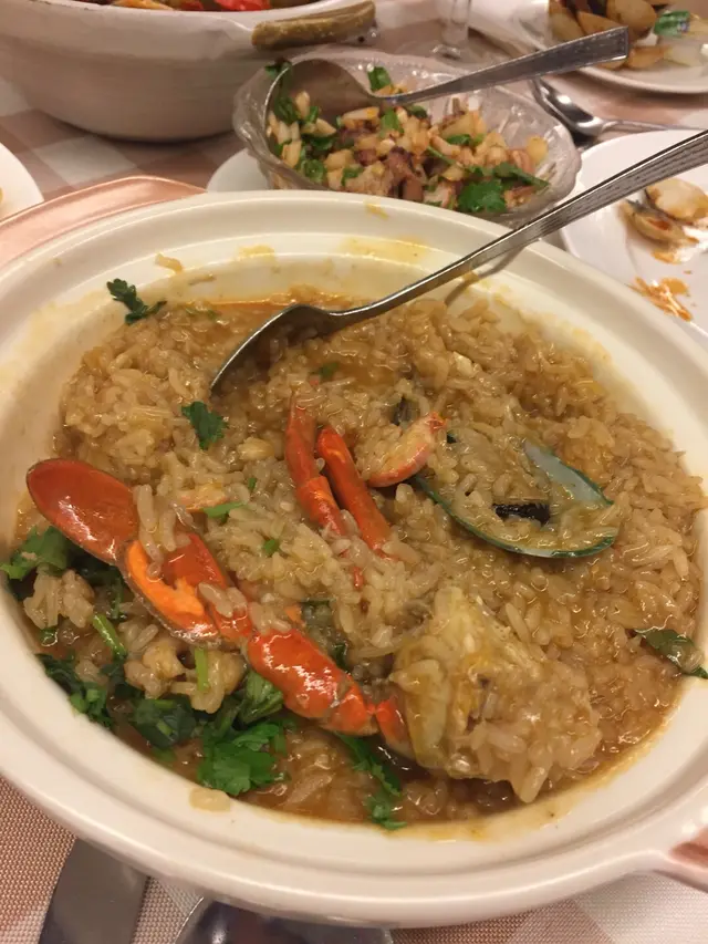 海鮮同個飯味道好夾，有好多海鮮在內