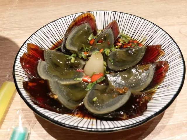 先生勁愛，一個人食哂……