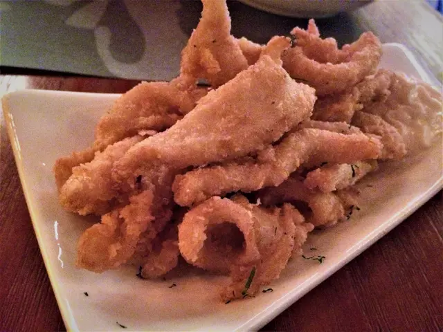 脆香魷魚配蒜香蛋黃醬