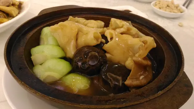 花膠北菇鵝掌煲