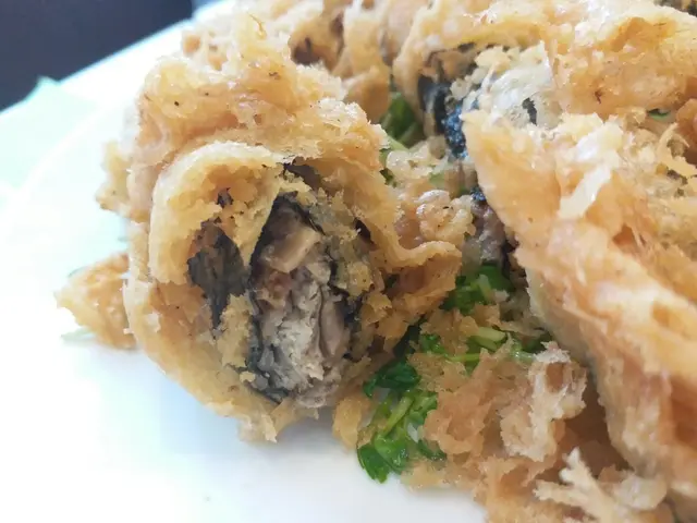 酥炸鵝肝紫菜卷