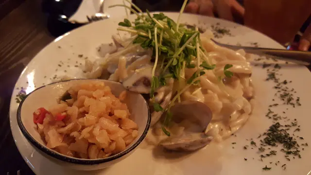 Fusion白汁蘑菇蜆肉狗仔粉