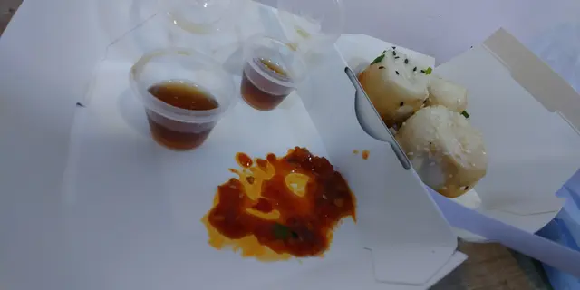招牌及鮮蝦亦有高水準的製作，兩者包之外皮，難得是㡳部是香脆但不是燶，而又保留頂層幼滑及沾身，內裏不論鮮肉或蝦亦非常鮮味和香口，再灌注著大量肉汁，連同底部之脆皮，可説是一絕。