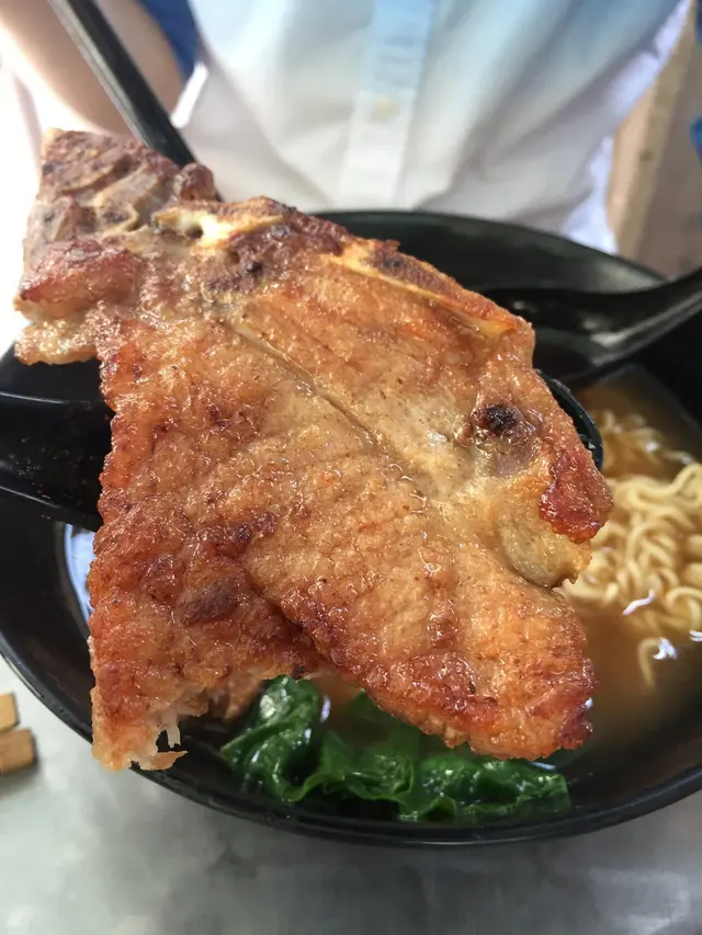 香煎豬扒配出前一丁