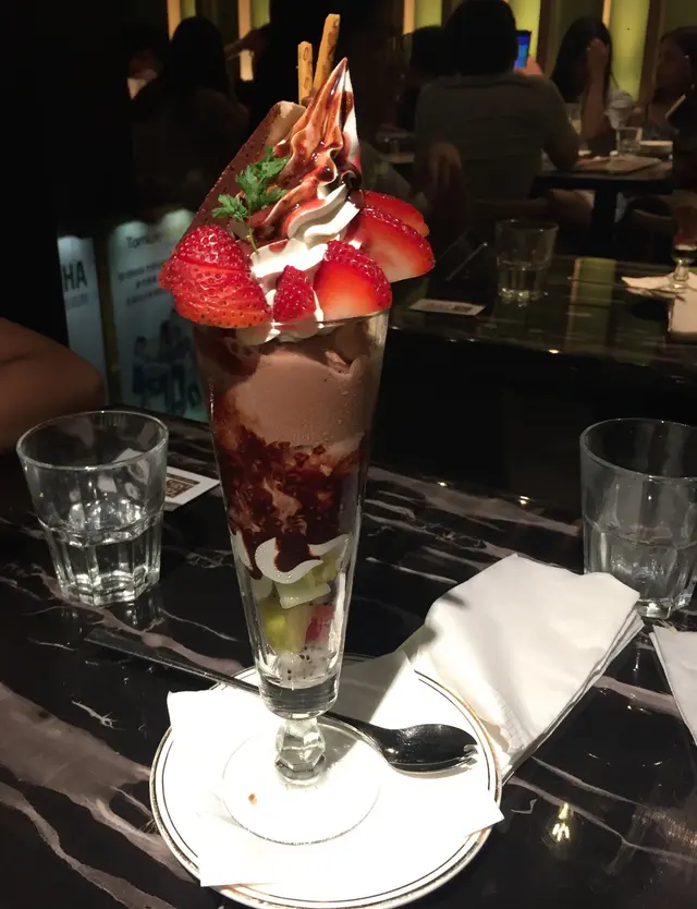 tiramisu蛋糕士多啤梨朱古力味芭菲