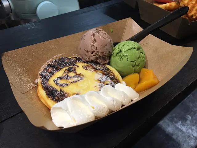 梳乎厘班戟配雪糕