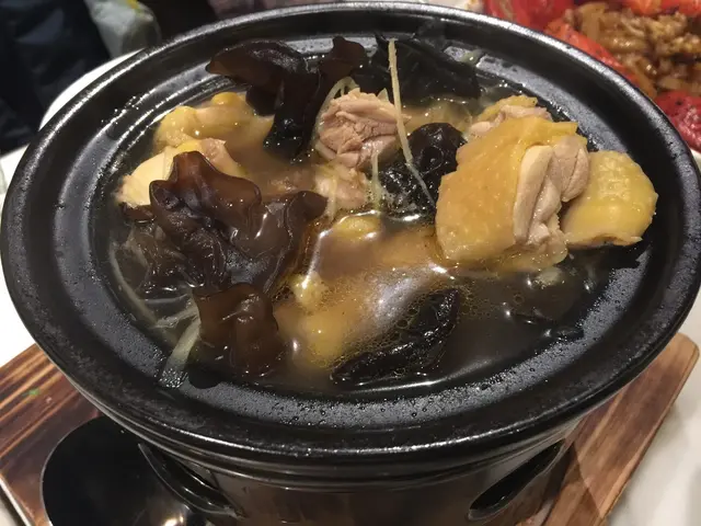 黃酒甘甜醇厚、酒香濃郁，
加上不少養生藥材，很補身呢！☺️