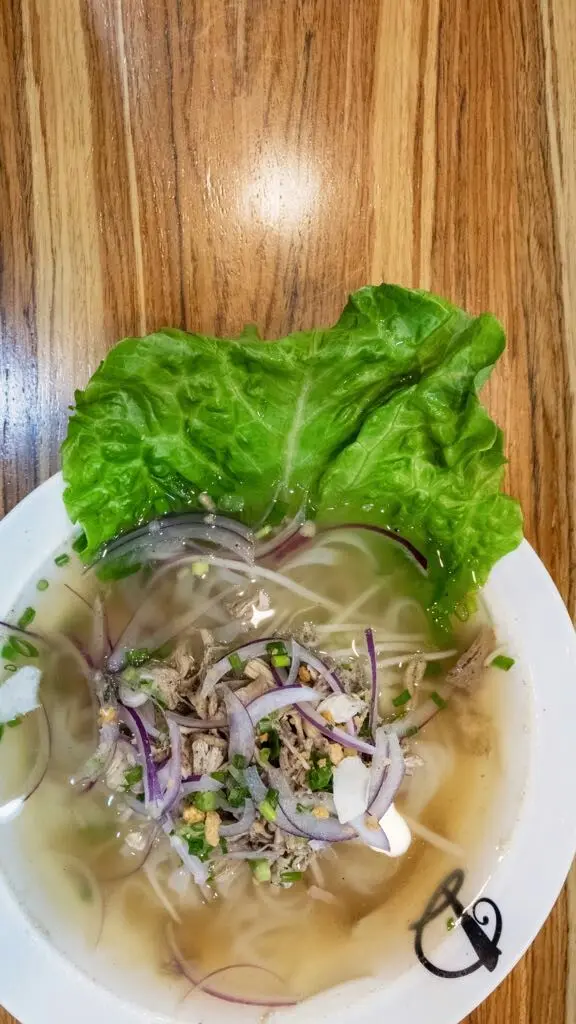 越式手撕雞清雞湯河粉