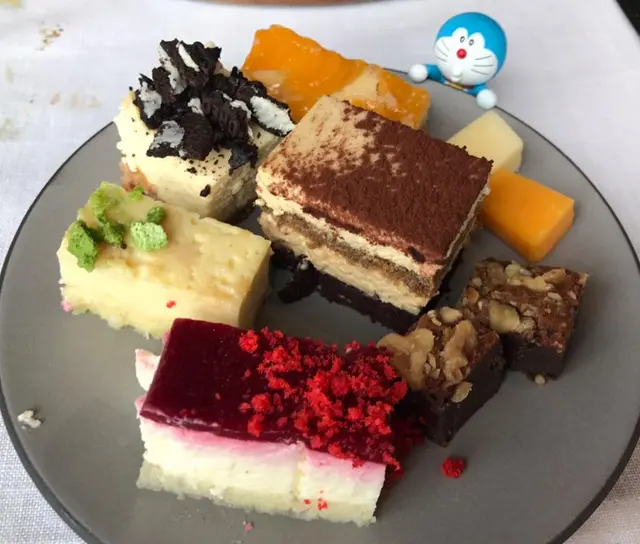 任食甜品同芝士方面，有6款甜品，3款芝士，甜品其實樣樣都唔差，最好嘅係tiramisu 同Oreo 面的芝士蛋糕！