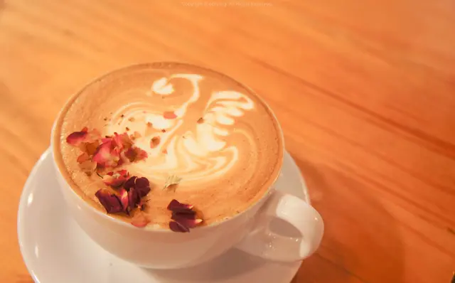 Rose Cafe Latte