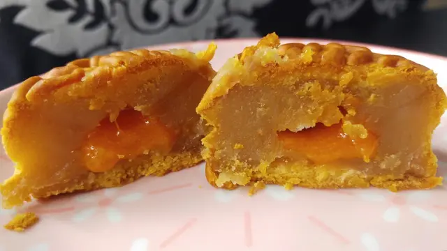 流心蛋黃白蓮蓉月餅