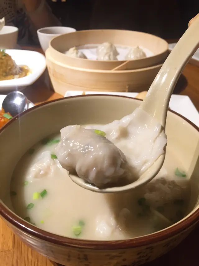 鮮蝦雲吞豬骨湯