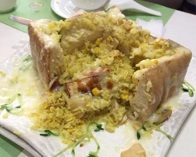 份量好大  可以三個人分黎食唔使加餸