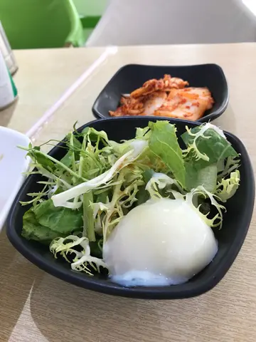 温泉蛋沙律