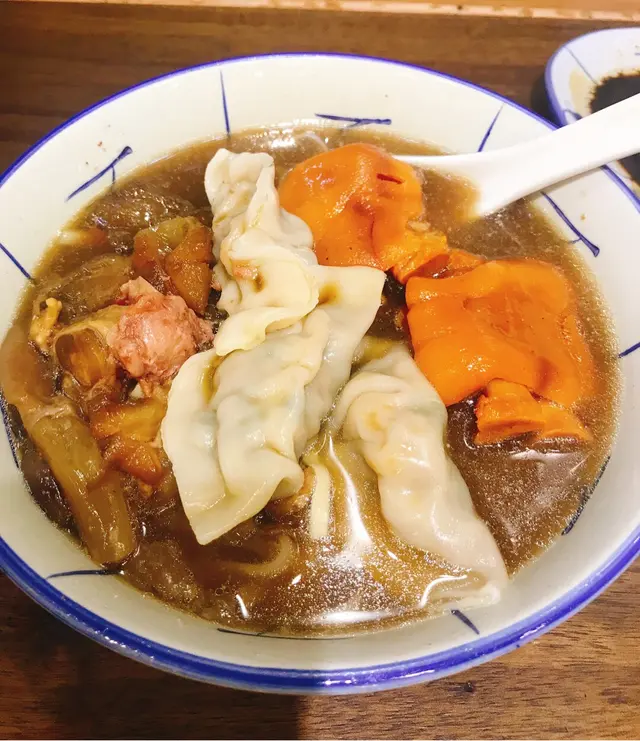 牛孖根,南乳豬手,韭菜餃