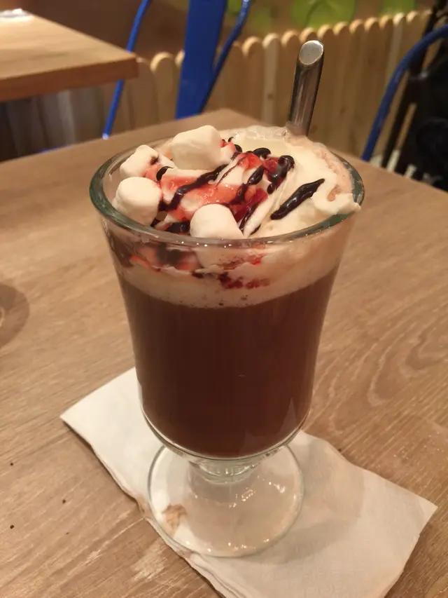 朱古力味略嫌不夠濃只有甜味，似係一般沖劑質素