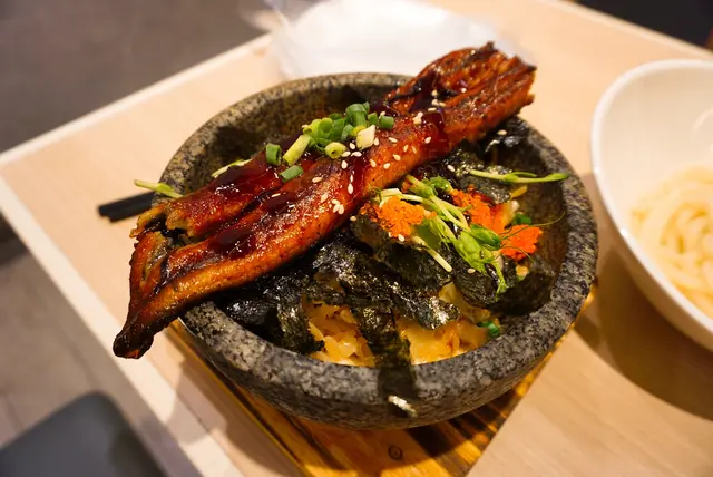 原條鰻魚海鮮芝士石鍋飯