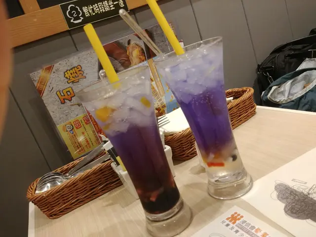 荔枝 and 巨峰提子藍蝶粒粒梳打