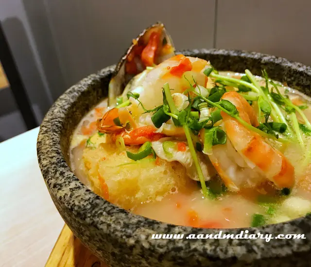 蕃茄魚湯海鮮石鍋配手打烏冬