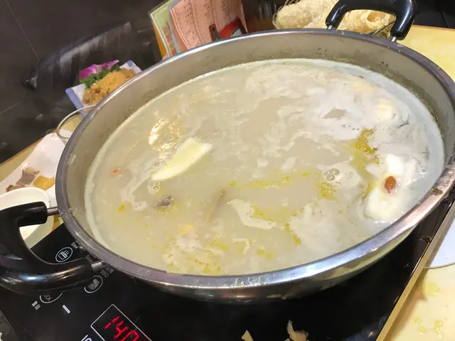 平時作為後生女既我一聽藥材湯通常都灑手擰頭調頭走😂但呢個湯好驚喜，落足藥材料之餘完全唔苦！仲要有清甜味，飲完之後暖笠笠，冬天必備既補身煲😋