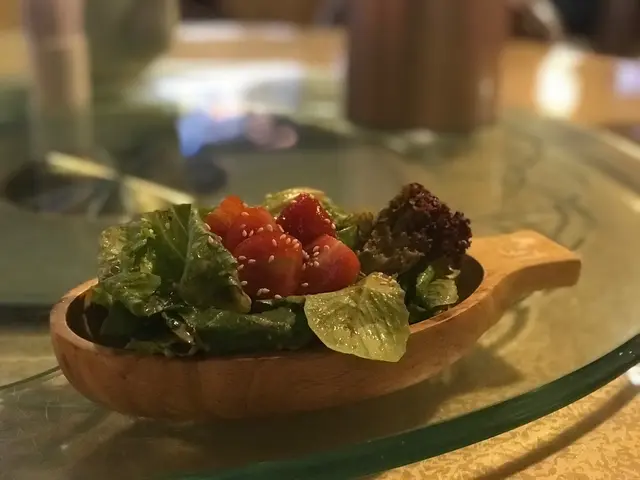 有機沙律菜伴芝麻醬