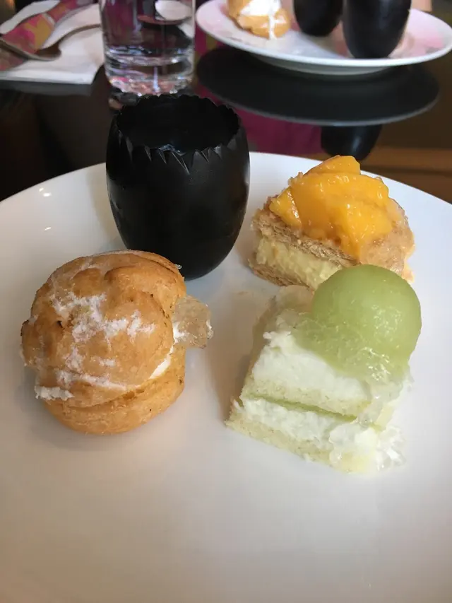 蜜瓜香甜，蛋糕有苦澀味