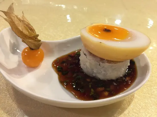 天婦羅茄子,經輕輕炸過後外皮變得香脆,
裏面則保持着軟腍的口感,
配上惹味蒜香汁,更是滋味。