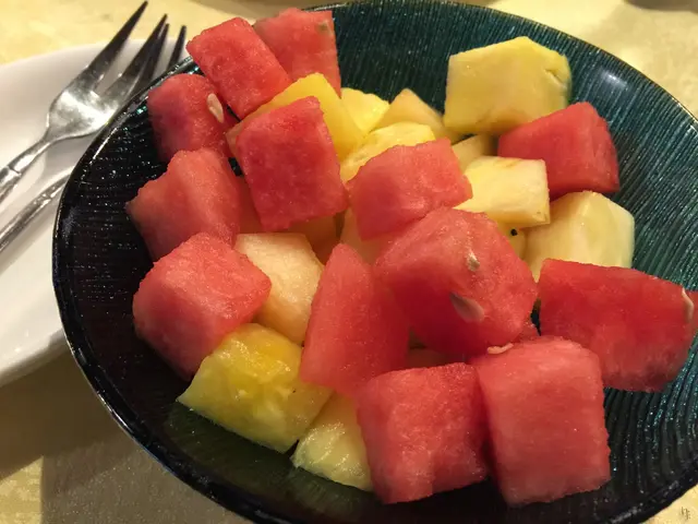 水果種類有三款:🍉西瓜、🍍菠蘿和哈蜜瓜,種類都算多元化,
店家還很細心地把水果切粒,方便食用