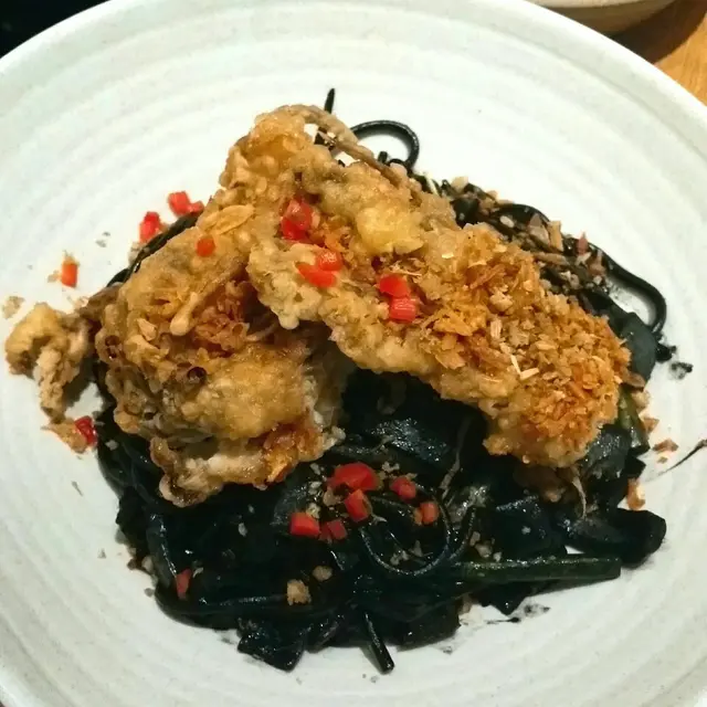 軟殼蟹墨魚汁意大利麵