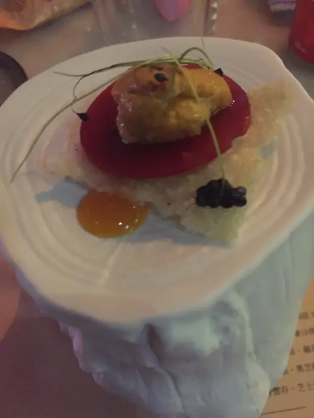 北海道海膽拖羅腩。紅莓橙汁啫喱。亞熱帶泡