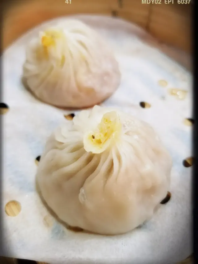 蟹粉小籠包（$35） 
