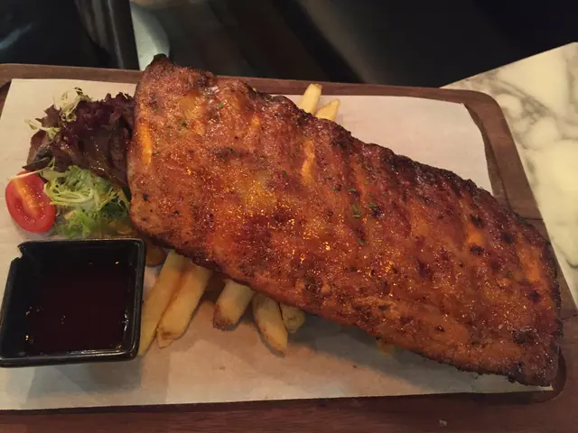 美式BBQ汁烤原條豬肋骨配薯條