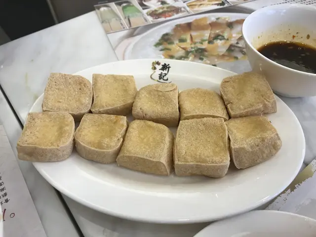 蒜泥汁脆皮豆腐