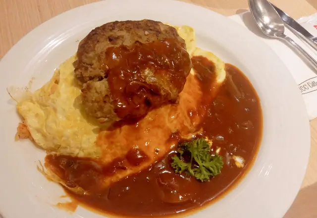 漢堡奄列飯 配牛肉汁