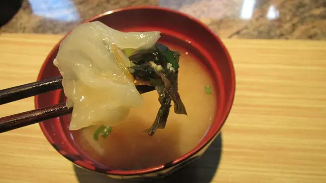 加入了不少蔬菜中和麵豉的鹹味